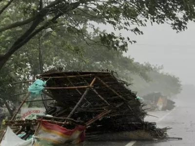 Cyclone Fani Makes Landfall In Odisha, Yogi Vows To Kill 100 Naxals + More Top News