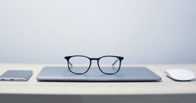 Protests In Japan After Companies Ban Women From Wearing Glasses In The Workplace 