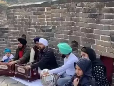 Sikh Shabad, Shabad Kirtan, Great Wall Of China, Sikh men, Gurpurab, China, sikh men singing shabad