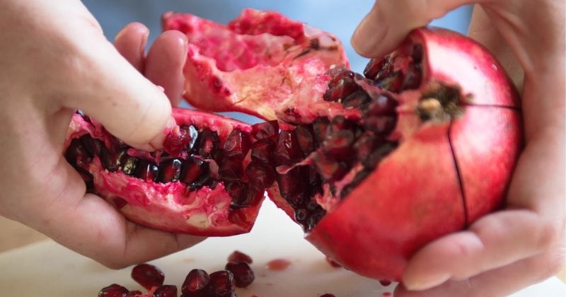 You May Never Grow Old If You Eat Pomegranate Regularly, Here's Why