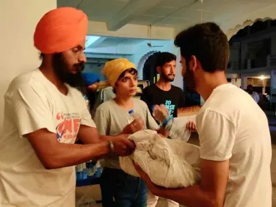 Khalsa Aid Distributes Essential Items, Groceries & Money Among 300 Kashmiri Students In Punjab