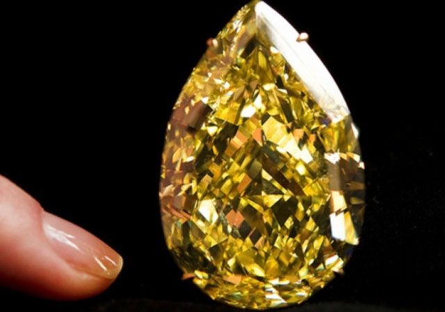 Yellow diamond sells for record $12.4 million