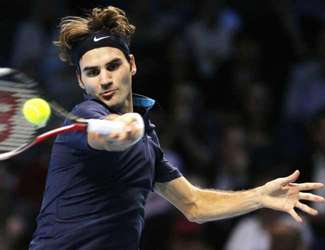 Sublime Federer thrashes Nadal in London