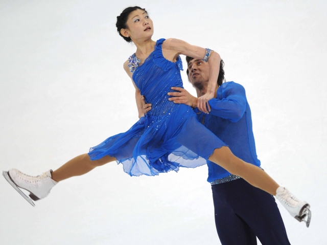Figure skating: Russian pair win NHK Trophy