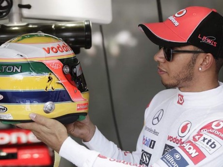 Hamilton fastest in first Bahrain practice