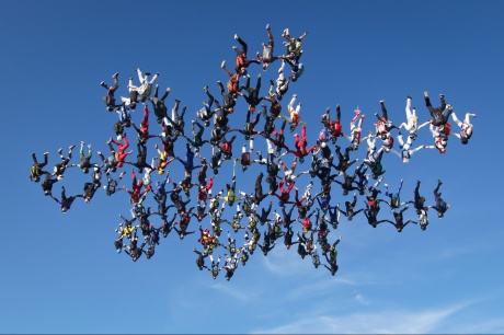 138 skydivers shatter world skydiving record