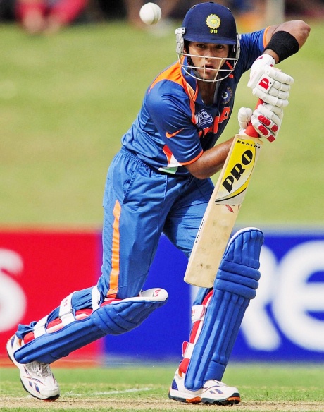 St Stephens row: Dhoni bats for Unmukt Chand