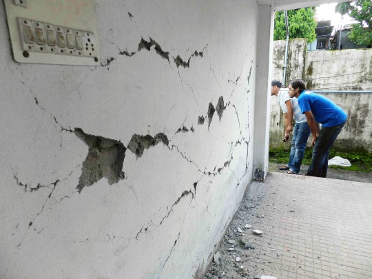 Earthquake Hits Bengal, Northeast India