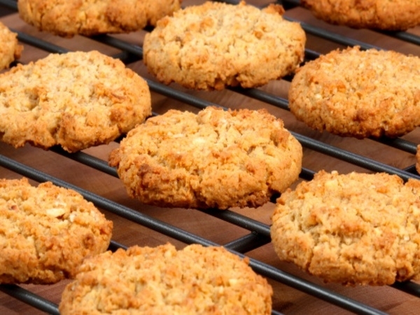 Healthy Recipe: Peanut Butter Oatmeal Cookies