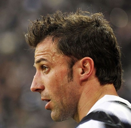 Del Piero on target as Juventus streak continues