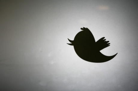 Twitter goes down just as Google Talk back online