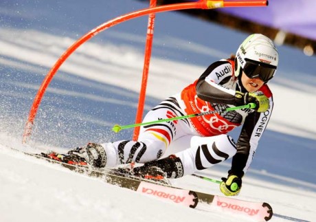 Rebensburg wins 2nd straight giant slalom