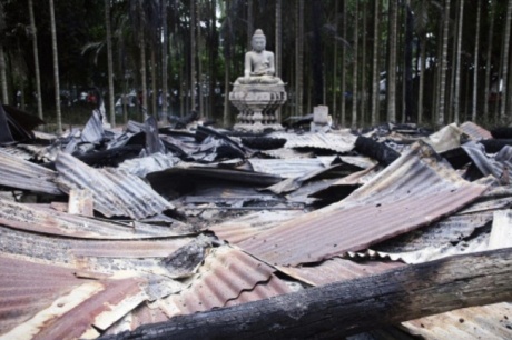 Muslims attack Buddhists Over Burnt Quran Pic