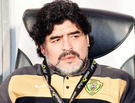 Maradona arrives to tumultuous welcome