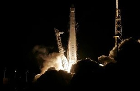 SpaceX craft on way to ISS in first supply run