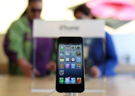 Many US stores report being sold out of iPhone 5
