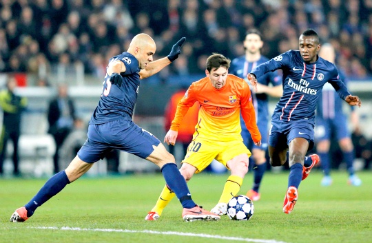 Paris St Germain's Alex and Matuidi challenge Barcelona's Messi during their Champions League quarter-final first leg soccer match
