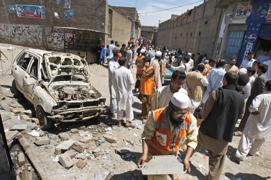 Suicide Bomber Kills 6 in Northwest Pakistan