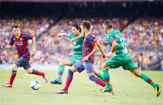 Magnificent Seven for Barca in Opener