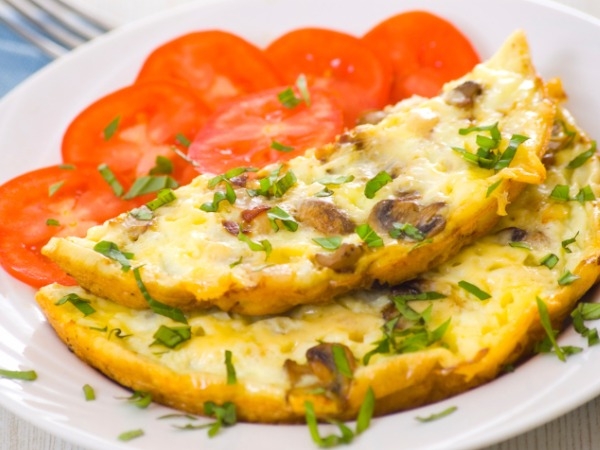 Breakfast Egg Recipe: Spinach And Mushroom Omelette