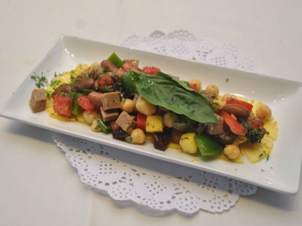 Healthy Salad Recipe: BBQ Chicken And Bean Salad