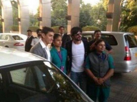 Aamir Khan and Shah Rukh Khan with Sakha cab drivers