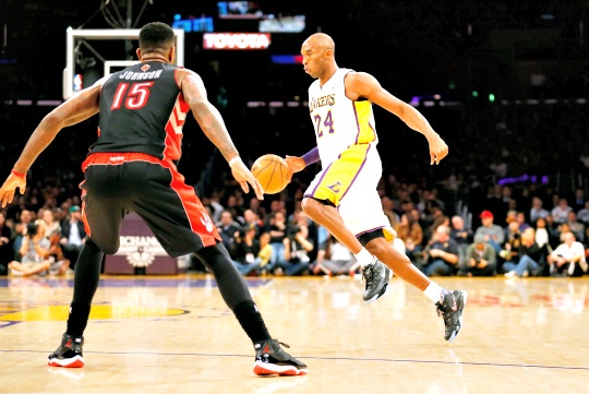 Kobe Bryant Looks Rusty In Season Debut