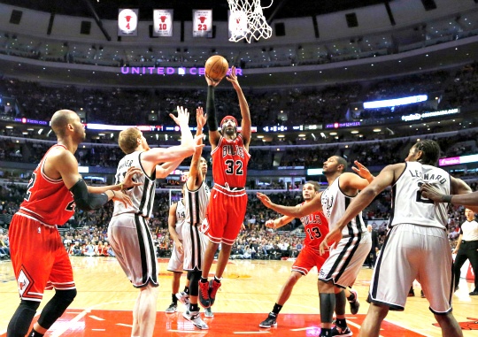 Spurs Defeat Bulls Without Injured Trio