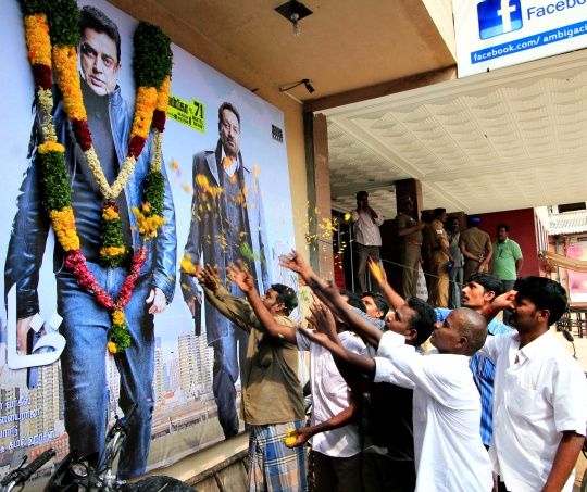 Kamal Fans Celebrate 'Vishwaroopam' Release