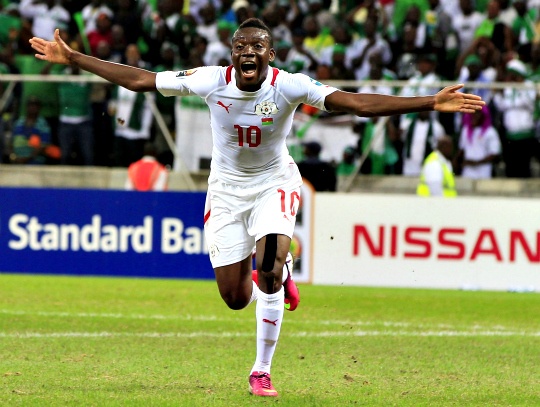 Traore Strikes Late to Hold 10-man Nigeria