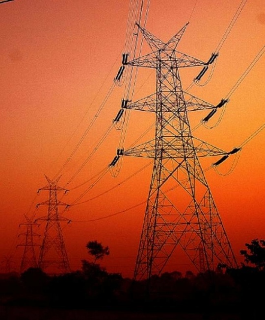 Alert engineers avert major power grid failure