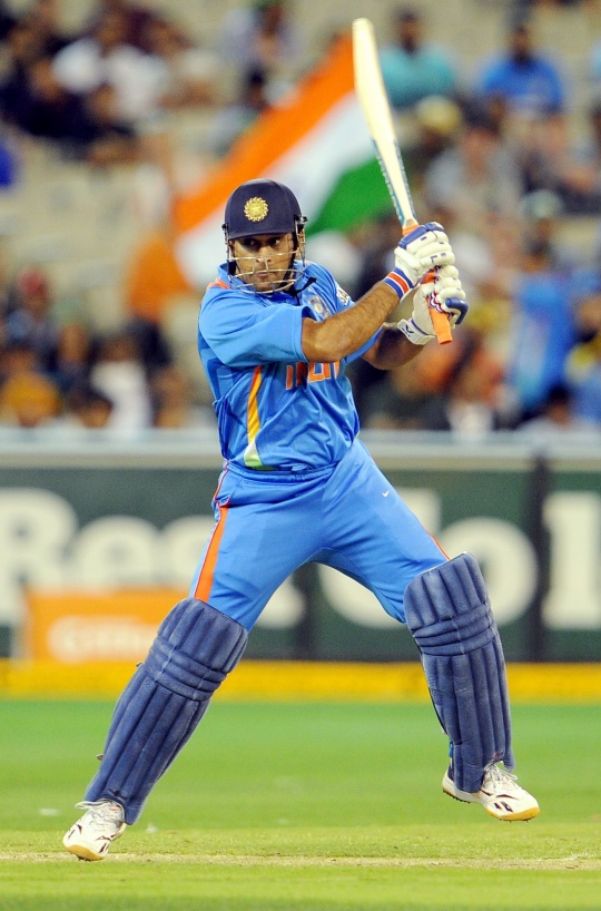 India lucky to have MSD: Geoffrey Boycott