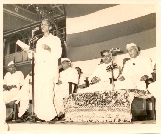 Pradeep sings Ae Mere Watan Ke Logon before prime minister Jawaharlal Nehru at R M School Mumbai on March 21, 1963