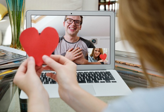 Meeting Online Leads to Happier, Longer Marriages