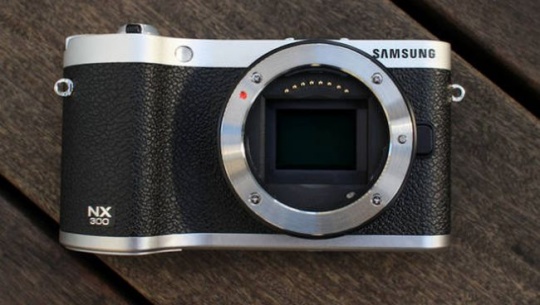 Samsung Mirrorless Cam