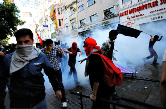Clashes Rage for Second Day in Turkey