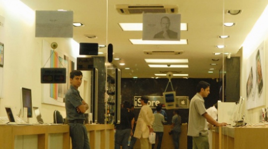 Apple to Triple Exclusive Stores in India