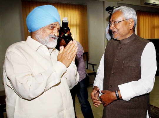 Nitish Kumar meets Montek Singh Ahluwalia