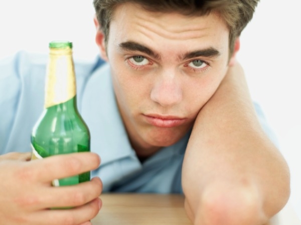 Effects of Alcohol: Problems of Alcohol on Your Skin and Eyes
