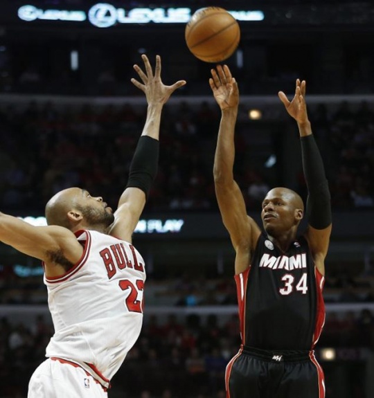Miami Heat Hold Off Chicago Bulls