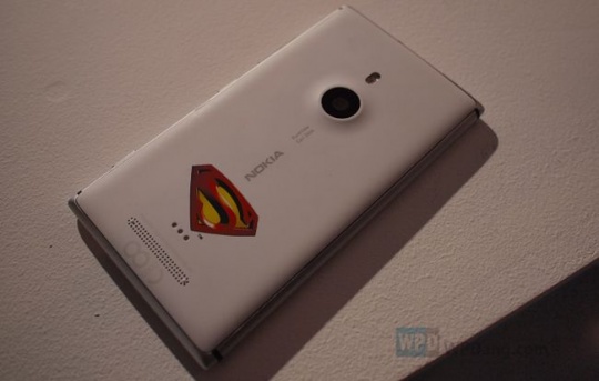 Nokia Lumia 925 Superman