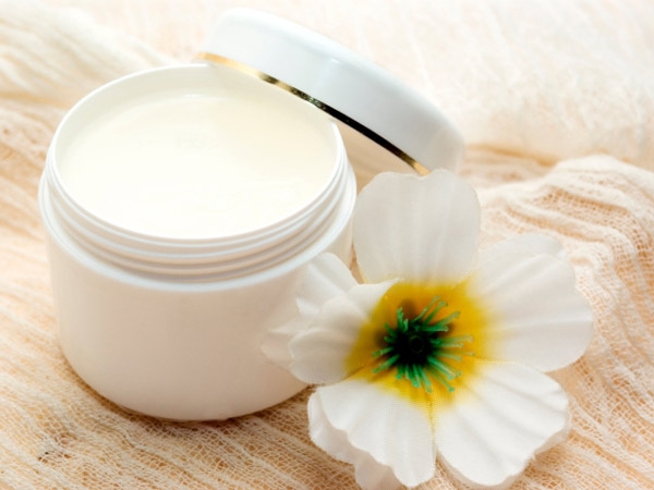 6 Ways To Include Petroleum Jelly In Your Beauty Routine