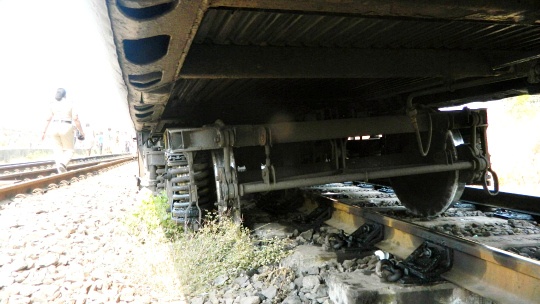 3 Dead, 29 Injured As Mangala Express Derails