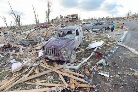Tornadoes Rip US Midwest, 5 Dead