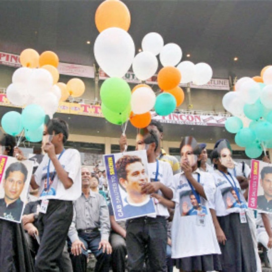 Sachin Tendulkar's 199th Test match: Students release tri-colour balloons