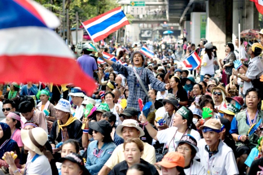 Thailand Protesters Storm Army HQ