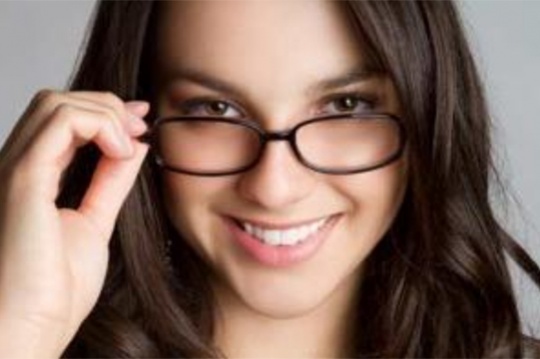 How to Look Pretty in Glasses