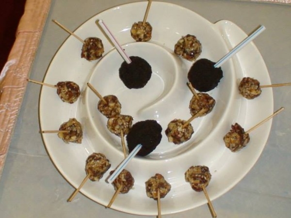 Finger Foods: Oats And Nuts Lollipop