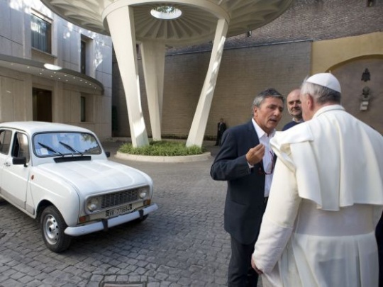 Pope Francis to Drive His Own Popemobile