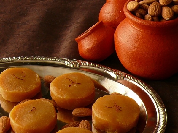 Indian Dessert: Kesar Malai Peda Recipe